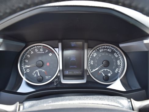 Used 2018 Toyota Tacoma SR5 RWD image 25