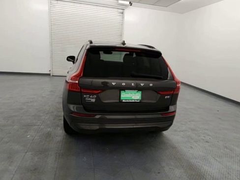 Used 2022 Volvo XC60 B5 Momentum image 7