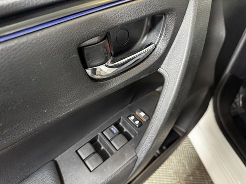 Used 2019 Toyota Corolla SE image 18