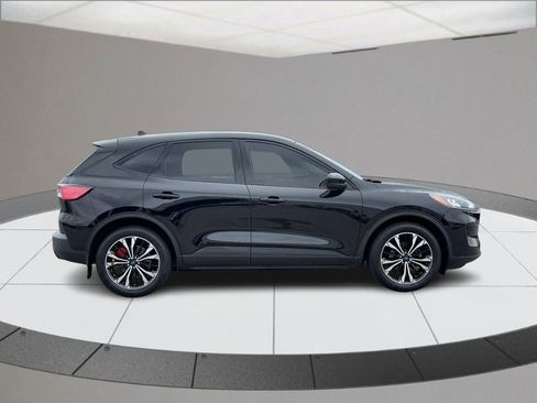 Used 2022 Ford Escape SE w/ SE Sport Appearance Package FWD image 2