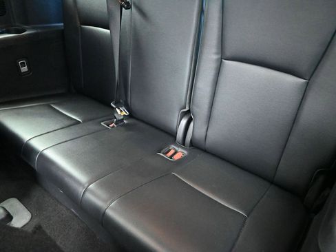 Used 2023 Toyota Highlander XLE image 19