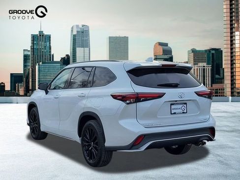 New 2026 Toyota Highlander XSE image 3