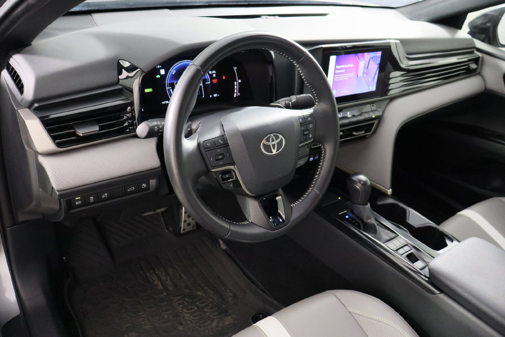 Used 2025 Toyota Camry SE w/ Convenience Package FWD image 20