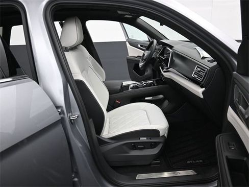 New 2026 Volkswagen Atlas Cross Sport SEL Premium R-Line image 14