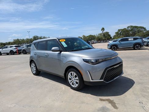 Certified 2024 Kia Soul LX FWD image 2
