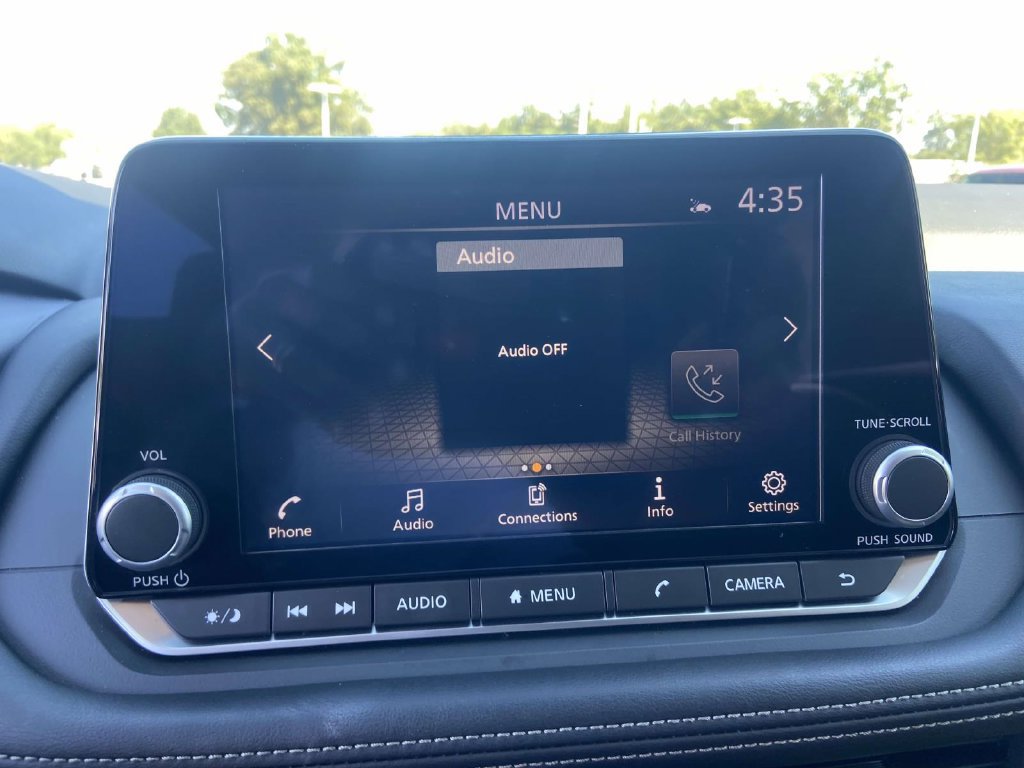 Used 2024 Nissan Rogue SV FWD image 17