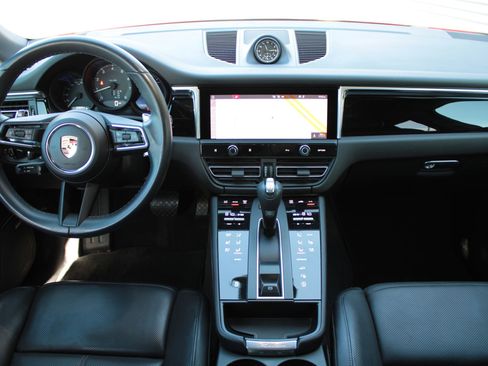 Certified 2022 Porsche Macan image 22
