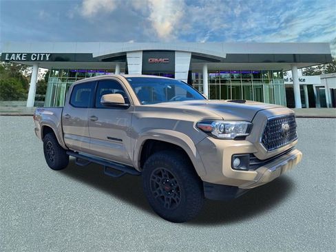 Used 2018 Toyota Tacoma TRD Sport image 1