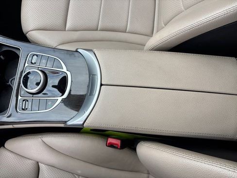 Used 2019 Mercedes-Benz C 300 Sedan image 32