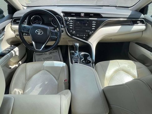 Used 2020 Toyota Camry XLE FWD image 11