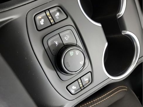 Used 2020 GMC Terrain SLE w/ Driver Convenience Package image 33