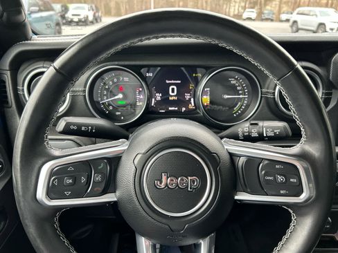 Used 2023 Jeep Wrangler Unlimited Sahara w/ Cold Weather Group AWD/4WD image 21