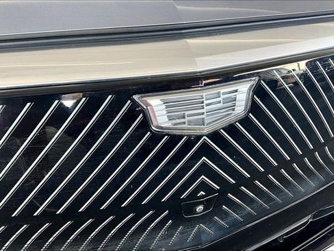 Certified 2025 Cadillac Lyriq Luxury w/ LPO, Floor Liner Package AWD/4WD image 33