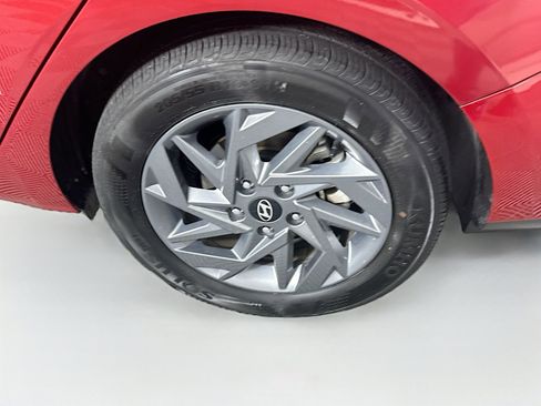 Used 2024 Hyundai Elantra SEL image 11