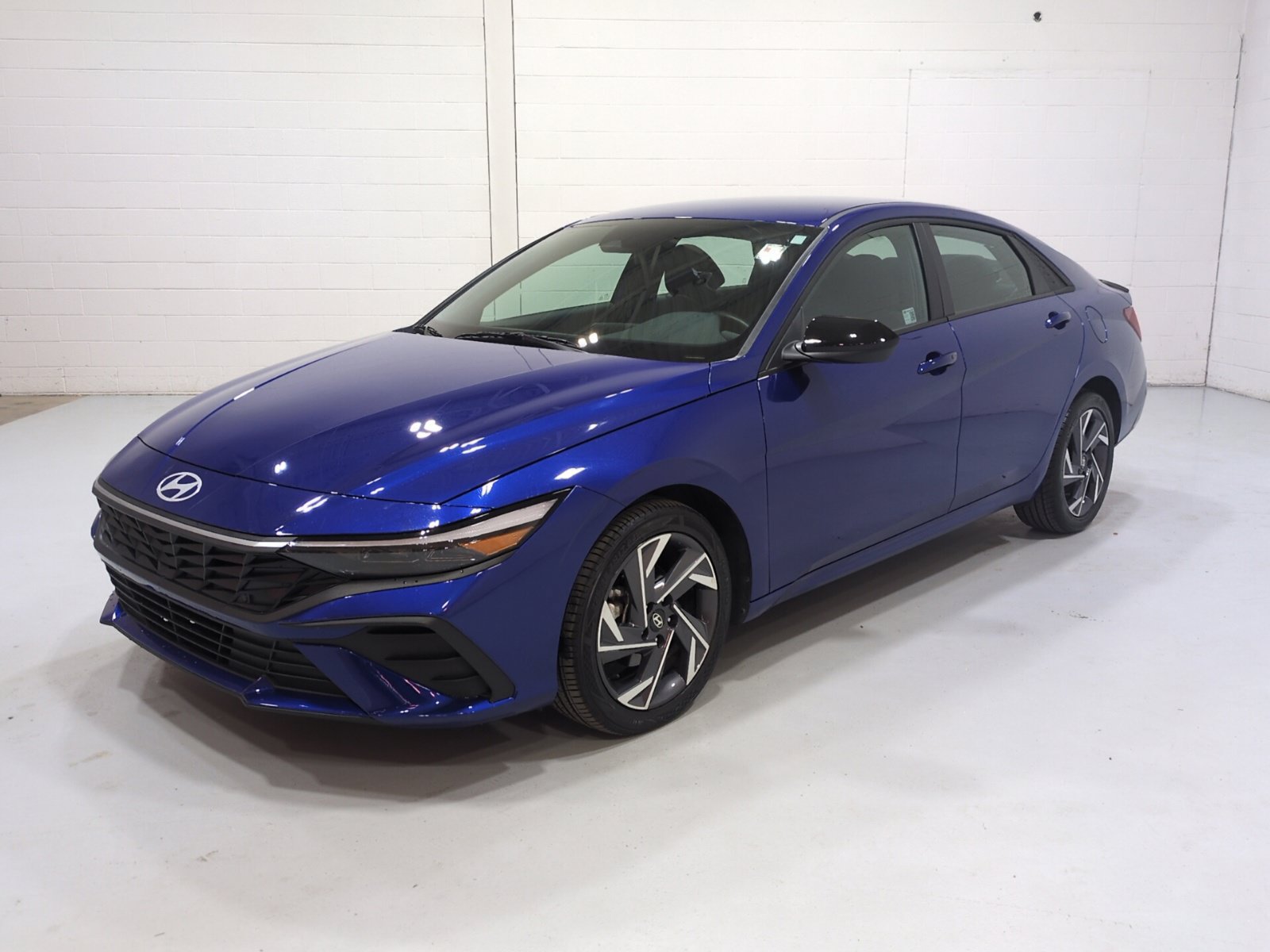 Used 2025 Hyundai Elantra Sport FWD image 7