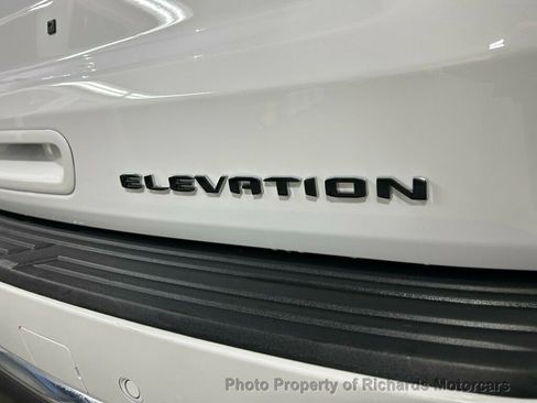 Used 2025 GMC Yukon XL Elevation image 13