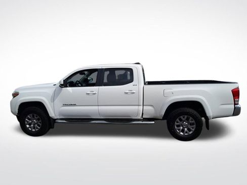 Used 2016 Toyota Tacoma SR5 w/ SR5 Appearance Package (SN) AWD/4WD image 4
