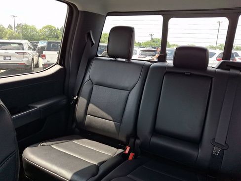 Used 2024 Ford F250 Lariat w/ Black Appearance Package AWD/4WD image 19