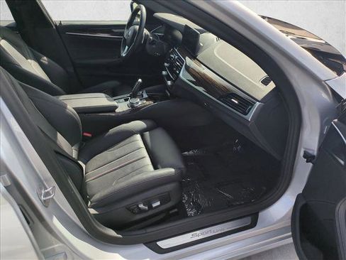 Used 2020 BMW 530e w/ Premium Package image 22