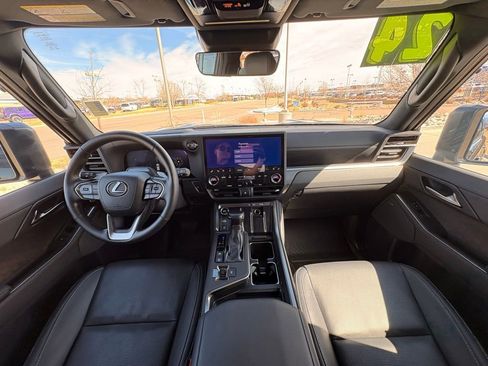 Used 2024 Lexus GX 550 w/ Accessory Package (2T) image 14