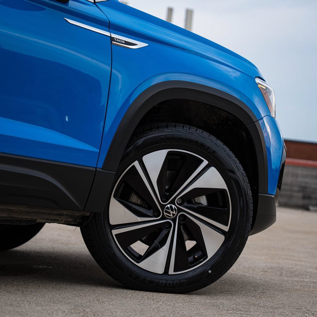Certified 2023 Volkswagen Taos SE AWD/4WD image 7