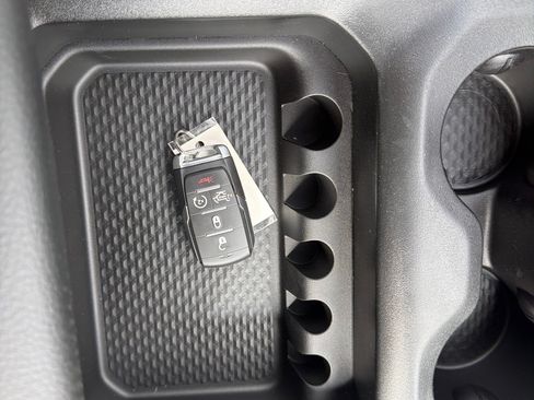 New 2026 RAM 1500 4x4 Crew Cab image 32