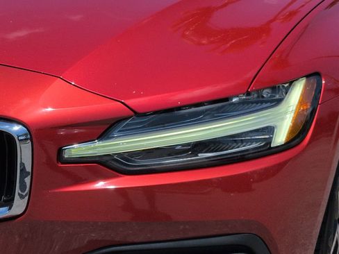 Used 2019 Volvo S60 T5 Momentum FWD image 10