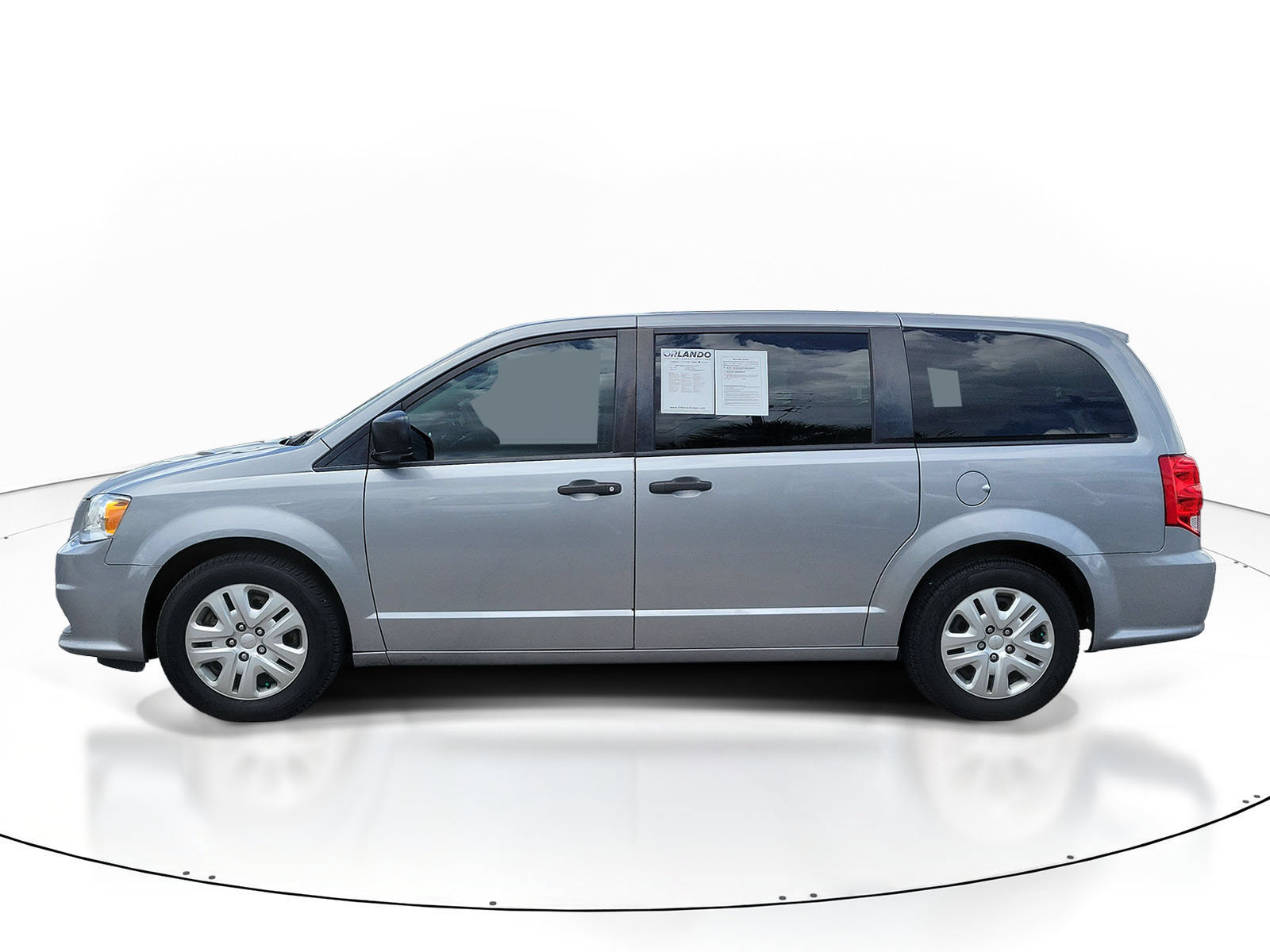Used 2020 Dodge Grand Caravan SE FWD image 4