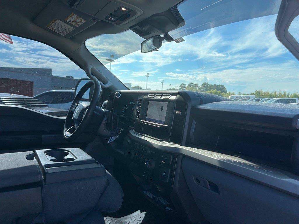 Used 2023 Ford F250 XL w/ STX Appearance Package AWD/4WD image 3