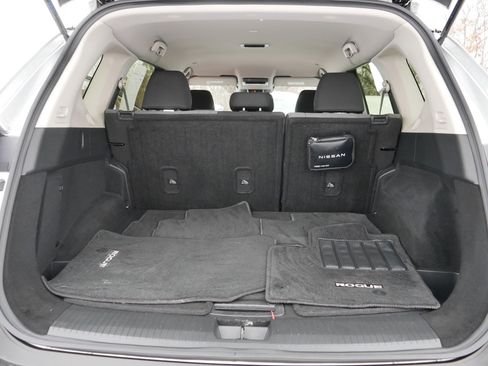 Certified 2023 Nissan Rogue SV image 18