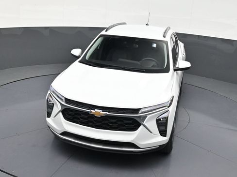 Used 2024 Chevrolet Trax LT FWD image 16