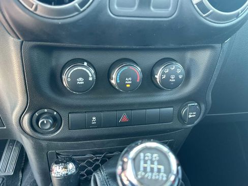 Used 2018 Jeep Wrangler Sport AWD/4WD image 19