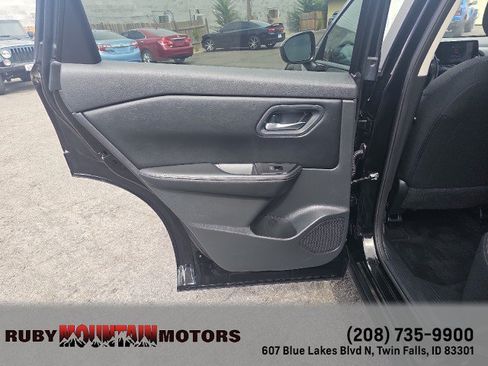 Used 2025 Nissan Rogue SV AWD/4WD image 24