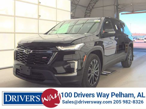 Used 2023 Chevrolet Traverse RS image 1