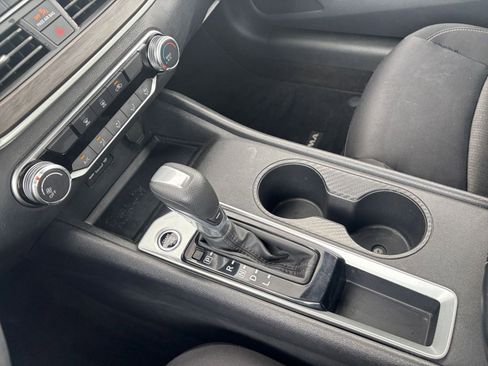 Used 2025 Nissan Altima 2.5 SV image 41