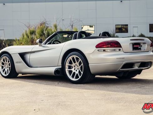 Used 2003 Dodge Viper SRT-10 image 7