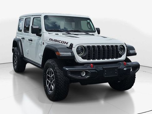 Used 2025 Jeep Wrangler Unlimited Rubicon AWD/4WD image 3