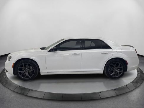 Used 2023 Chrysler 300 Touring w/ Sport Appearance Package RWD image 9