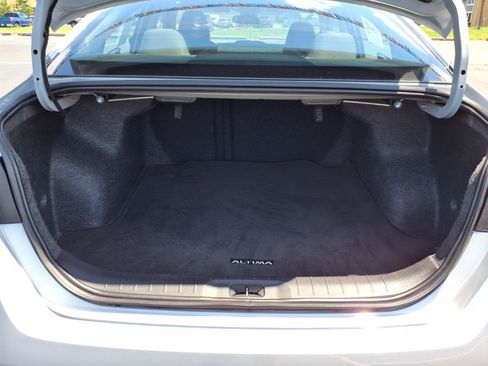 Used 2024 Nissan Altima 2.5 SV FWD image 18