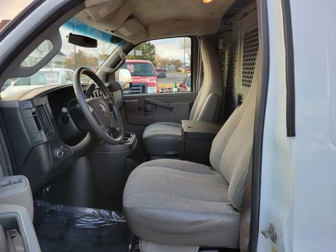 Used 2017 GMC Savana 2500 image 20