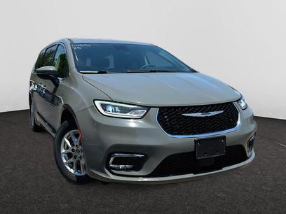 Used 2023 Chrysler Pacifica Touring-L