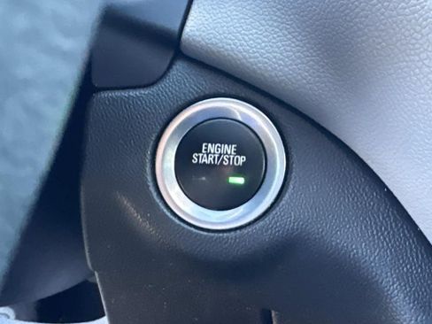 Used 2018 Chevrolet Equinox LS image 28