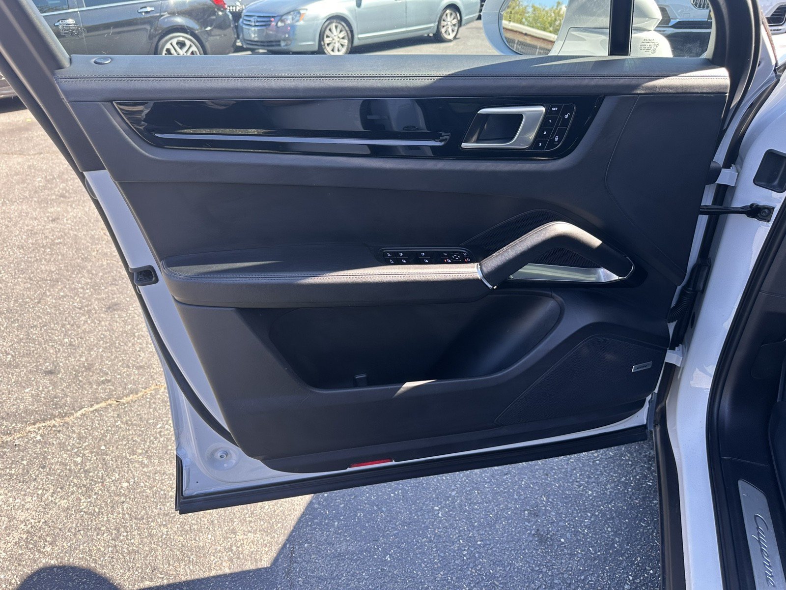 Used 2019 Porsche Cayenne Turbo AWD/4WD image 27