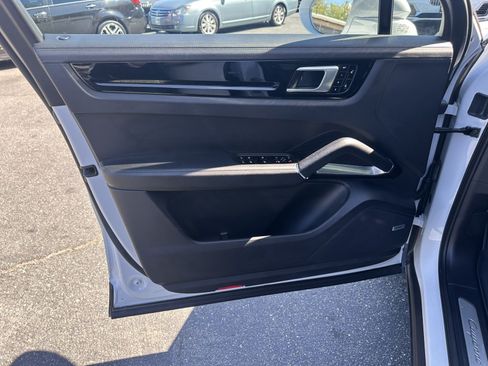 Used 2019 Porsche Cayenne Turbo AWD/4WD image 27