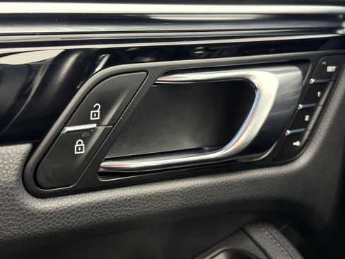 Used 2024 Porsche Macan image 28
