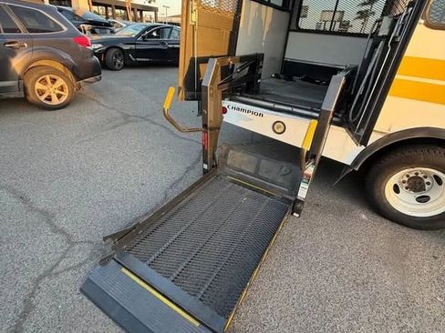 Used 2001 Chevrolet Express 3500 RWD image 5