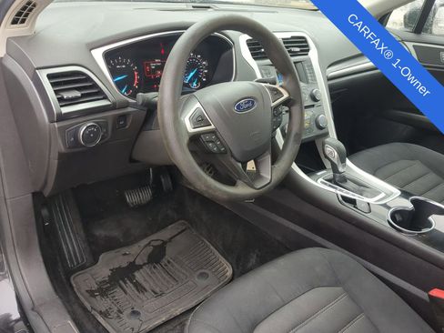 Used 2015 Ford Fusion SE image 2