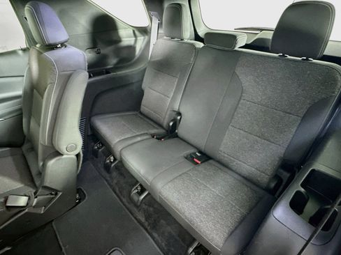 Used 2024 Chevrolet Traverse LT FWD image 28