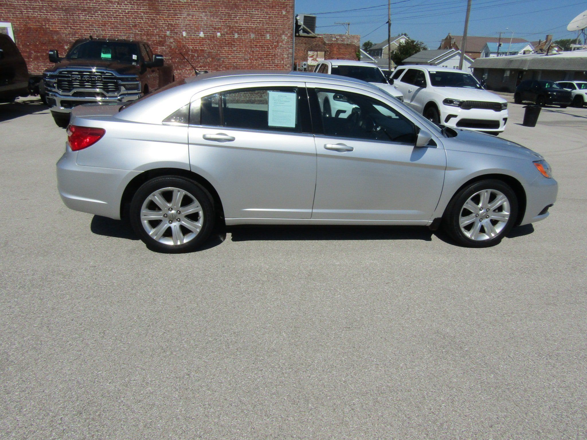 Used 2012 Chrysler 200 Touring FWD image 2