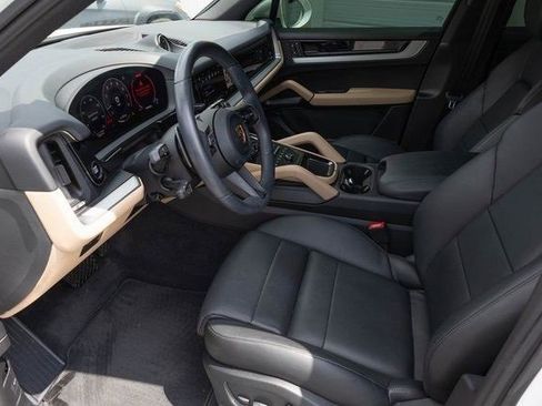 Used 2024 Porsche Cayenne image 2